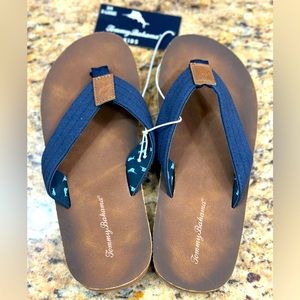 Tommy Bahama Kids Navy and Brown Flip Flop Sandals. Size 3/4 X-Large.